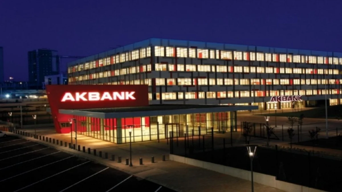 Emekli Maaş Promosyonunda 50 Bin Lira Sınırı Aşıldı: Akbank’tan 2026 Mart Ayına Özel Rekor Ödeme Paketi